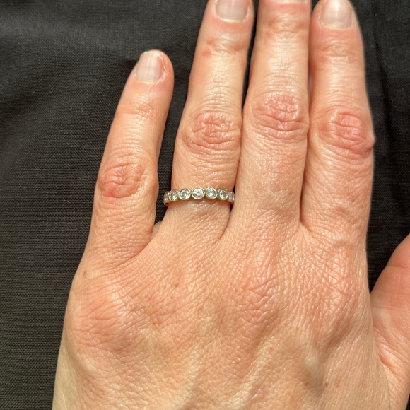 VINTAGE WHITE GOLD & DIAMOND ETERNITY RING BAND - Picture 4 of 7